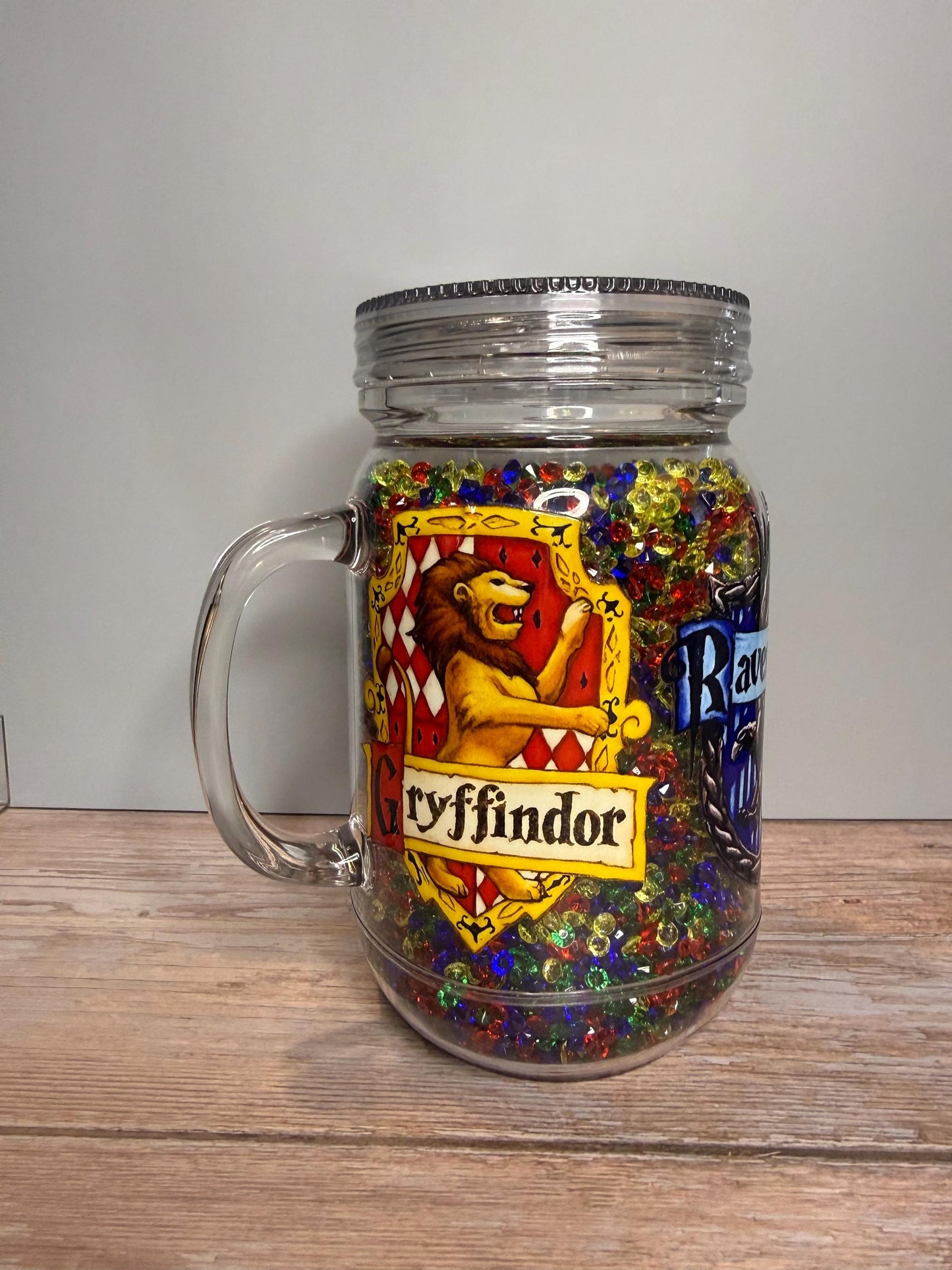 20oz Harry Potter Hogwarts House Crest Snow Globe Mug!